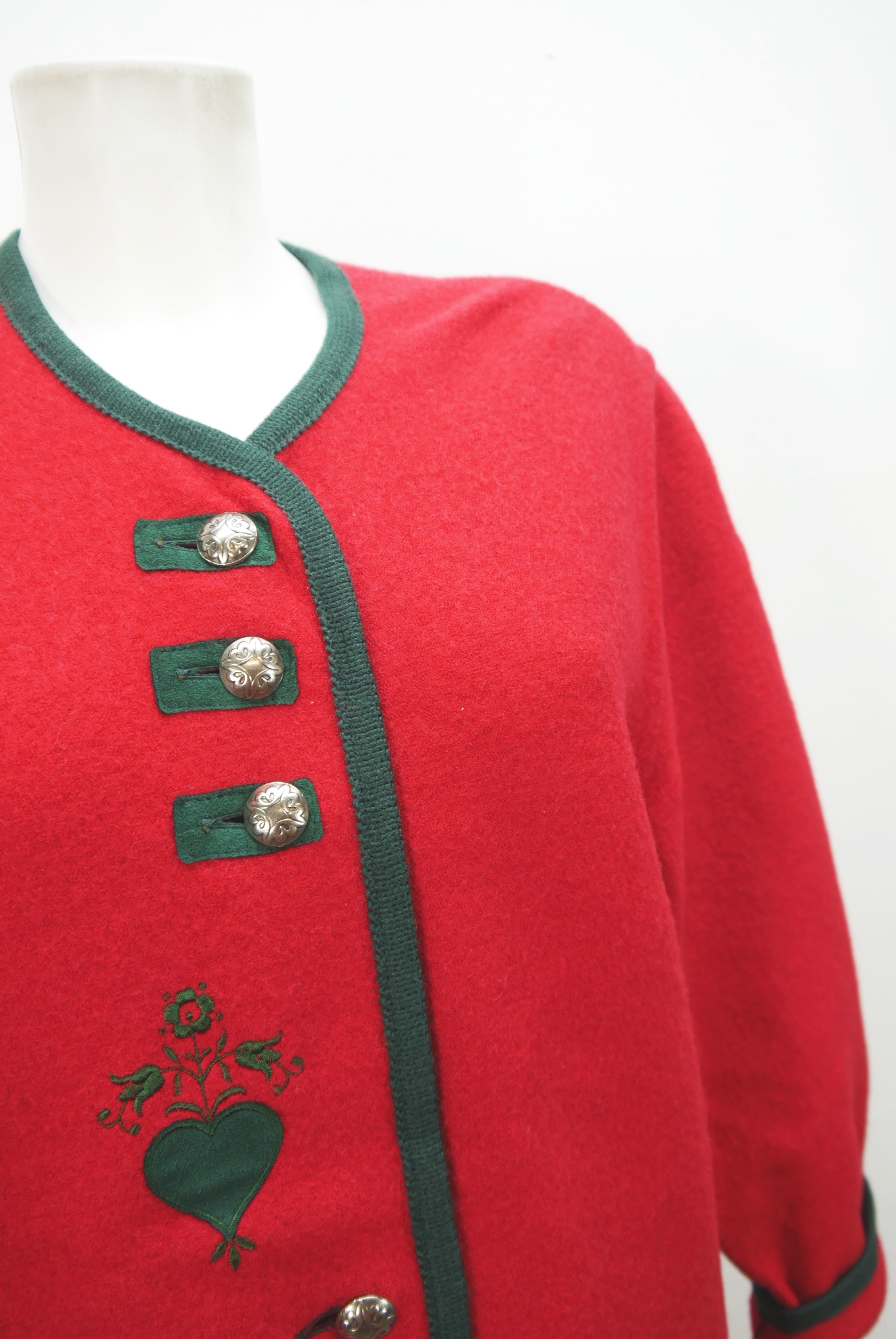 walkjacke-strickjacke-teilweise-handarbeit-gebrauchte-vintage-trachten-jacke-damen-wolle-trachtenjacke-second-hand-janker-winterjacke-dawa161-26