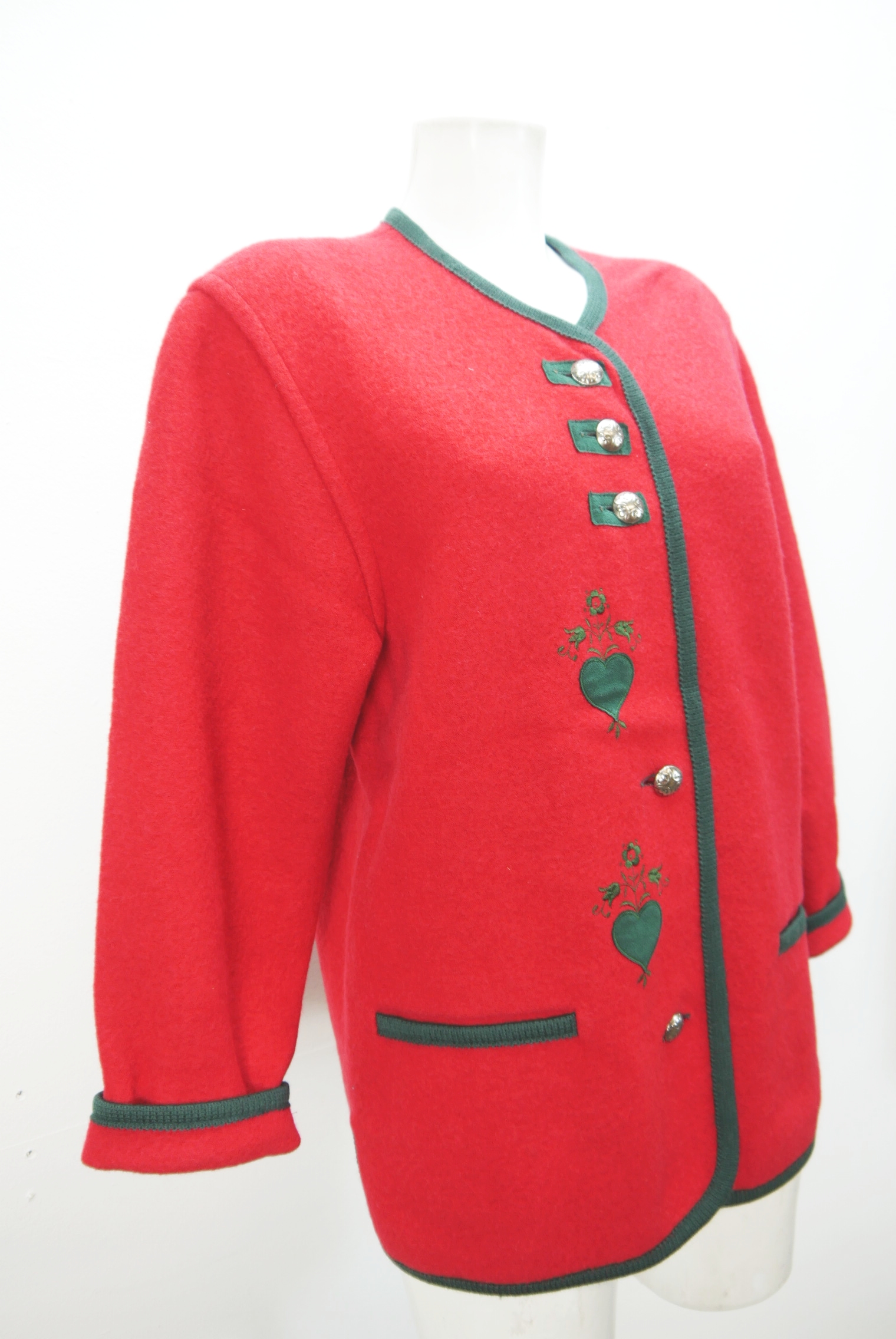 walkjacke-strickjacke-teilweise-handarbeit-gebrauchte-vintage-trachten-jacke-damen-wolle-trachtenjacke-second-hand-janker-winterjacke-dawa161-27