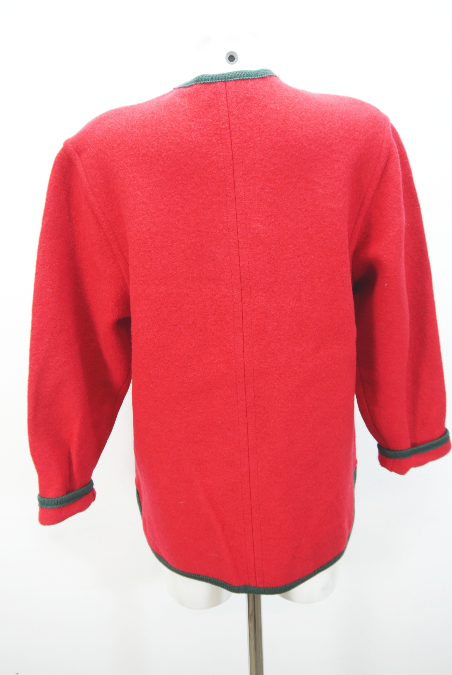 walkjacke-strickjacke-teilweise-handarbeit-gebrauchte-vintage-trachten-jacke-damen-wolle-trachtenjacke-second-hand-janker-winterjacke-dawa161-29