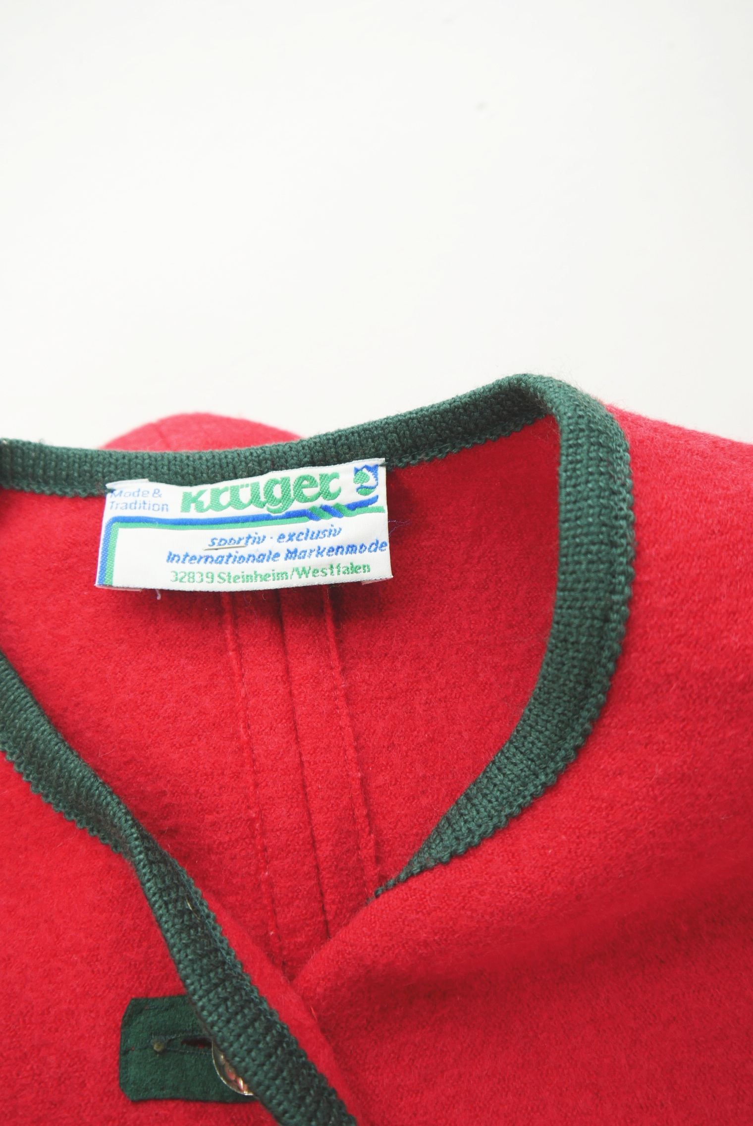 walkjacke-strickjacke-teilweise-handarbeit-gebrauchte-vintage-trachten-jacke-damen-wolle-trachtenjacke-second-hand-janker-winterjacke-dawa161-30