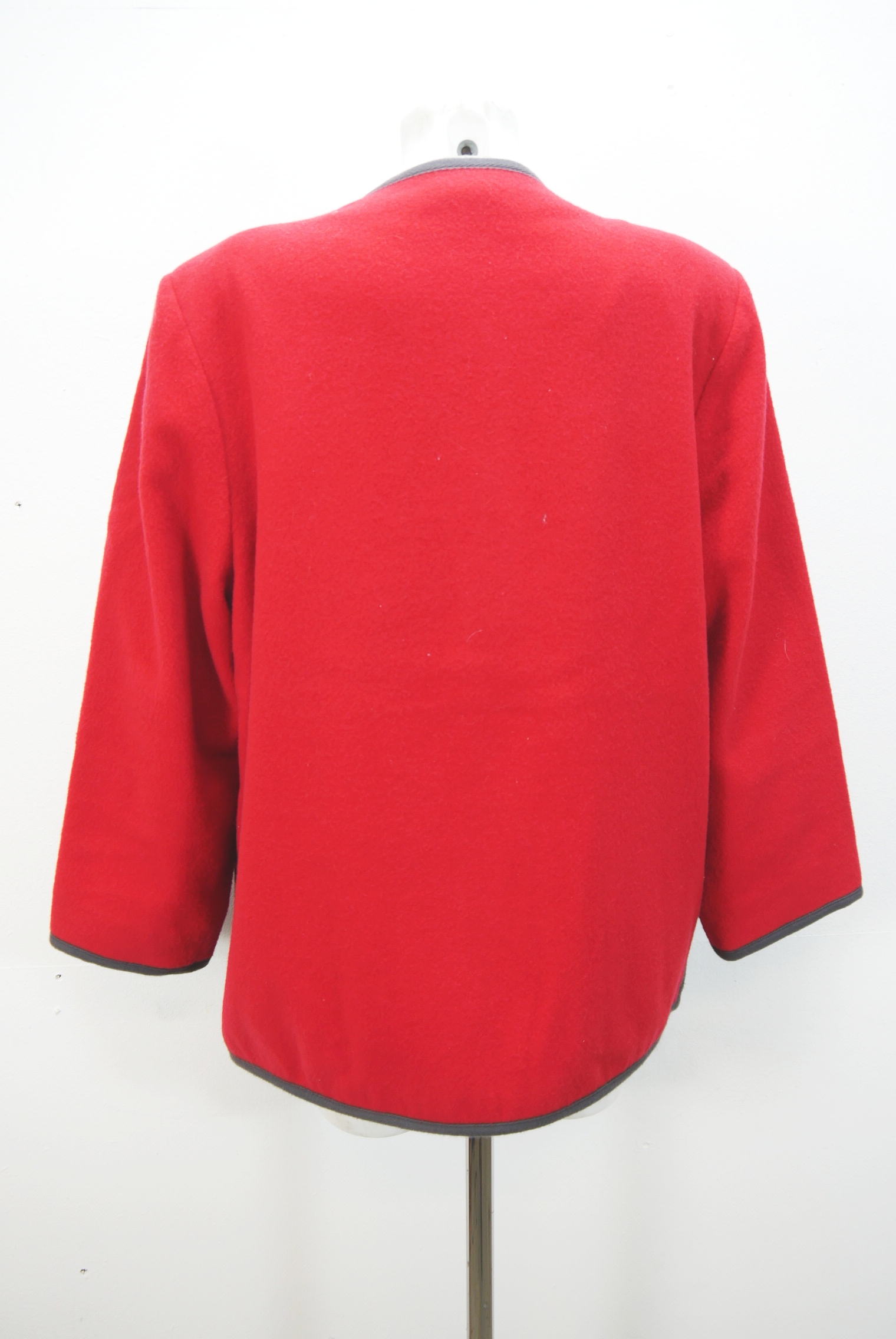 walkjacke-strickjacke-teilweise-handarbeit-gebrauchte-vintage-trachten-jacke-damen-wolle-trachtenjacke-second-hand-janker-winterjacke-dawa161-4