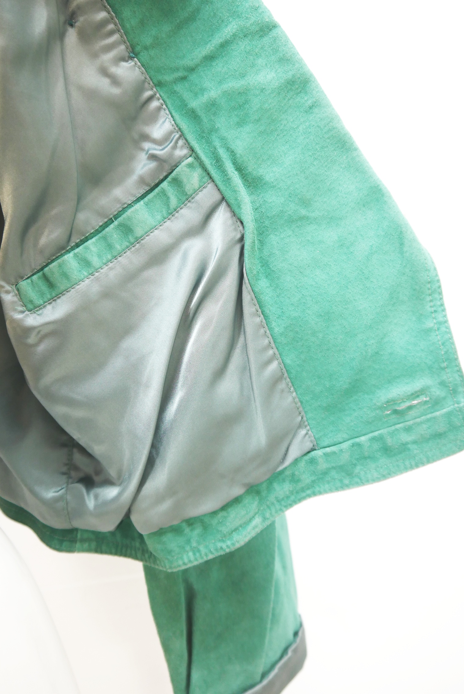 lederjacke-blazer-vintage-janker-damen-trachenjacke-leder-jacke-trachten-kurz-lang-sommer-individuell-tailliert-gebraucht-second-hand-80er-90er-lederjacke-dalo042-27