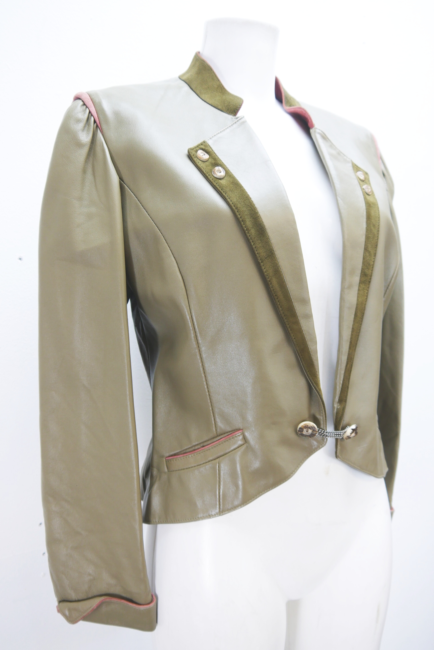 lederjacke-blazer-vintage-janker-damen-trachenjacke-leder-jacke-trachten-kurz-lang-sommer-individuell-tailliert-gebraucht-second-hand-80er-90er-lederjacke-dalo042-36