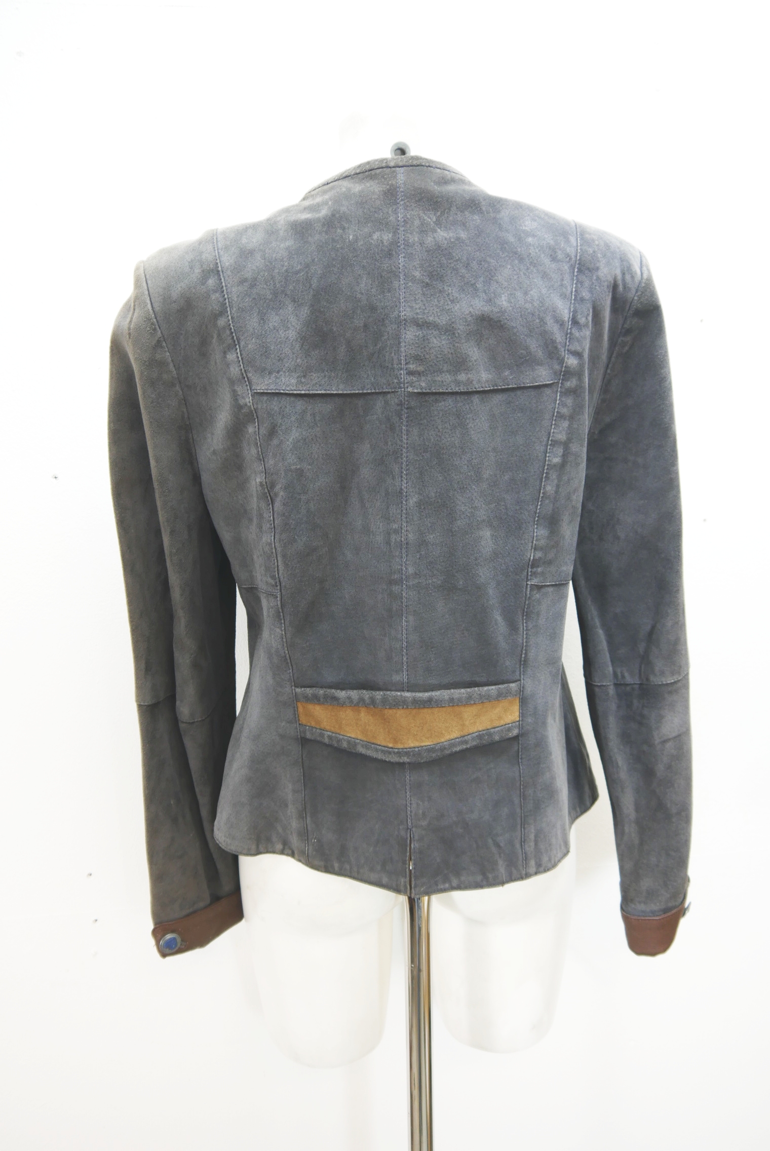 lederjacke-blazer-vintage-janker-damen-trachenjacke-leder-jacke-trachten-kurz-lang-sommer-individuell-tailliert-gebraucht-second-hand-80er-90er-lederjacke-dalo042-56