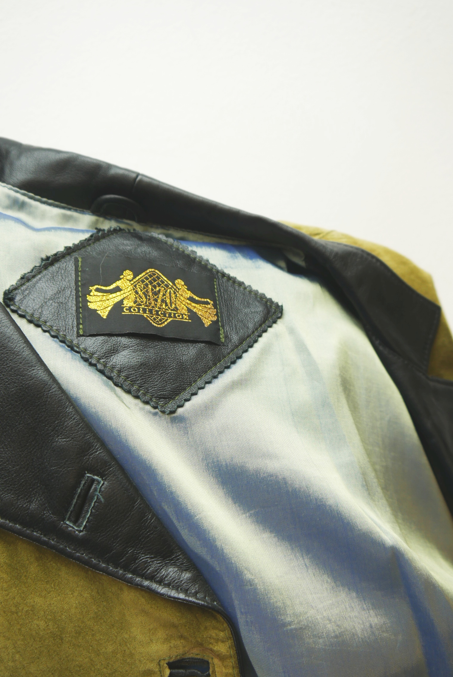 lederjacke-blazer-vintage-janker-damen-trachenjacke-leder-jacke-trachten-kurz-lang-sommer-individuell-tailliert-gebraucht-second-hand-80er-90er-lederjacke-dalo043-12