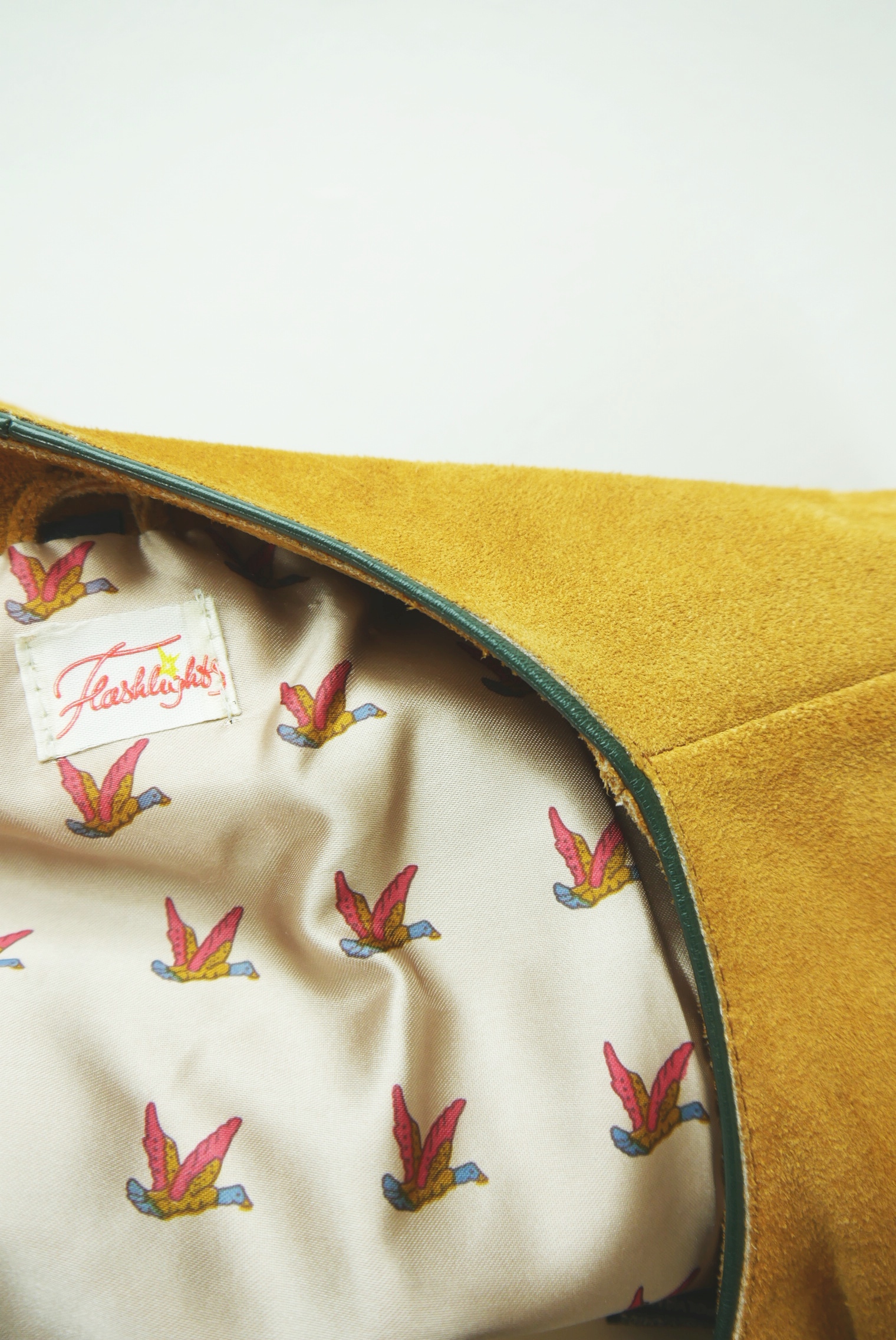 lederjacke-blazer-vintage-janker-damen-trachenjacke-leder-jacke-trachten-kurz-lang-sommer-individuell-tailliert-gebraucht-second-hand-80er-90er-lederjacke-dalo044-31