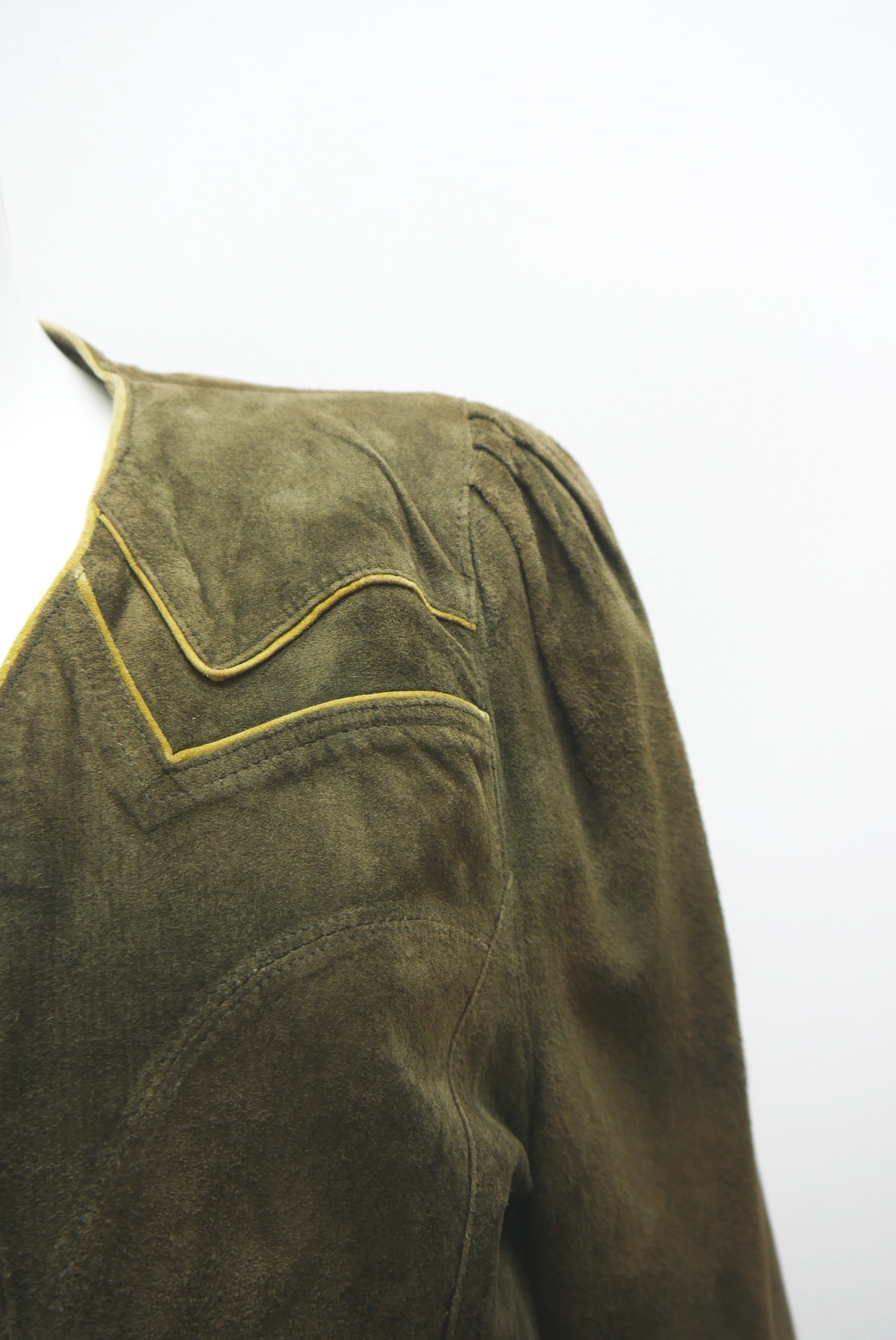 lederjacke-blazer-vintage-janker-damen-trachenjacke-leder-jacke-trachten-kurz-lang-sommer-individuell-tailliert-gebraucht-second-hand-80er-90er-lederjacke-dalo044-57