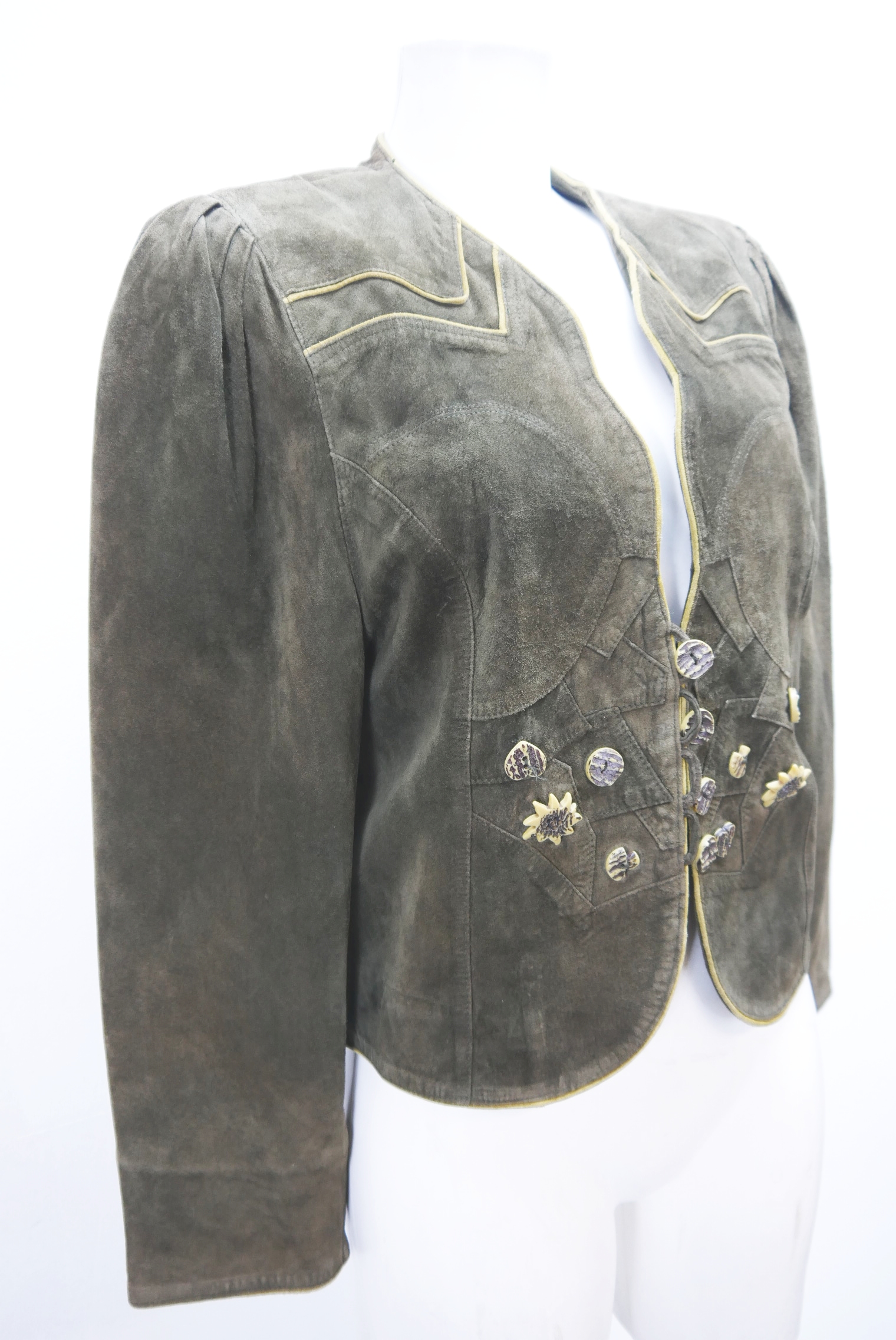 lederjacke-blazer-vintage-janker-damen-trachenjacke-leder-jacke-trachten-kurz-lang-sommer-individuell-tailliert-gebraucht-second-hand-80er-90er-lederjacke-dalo044-58