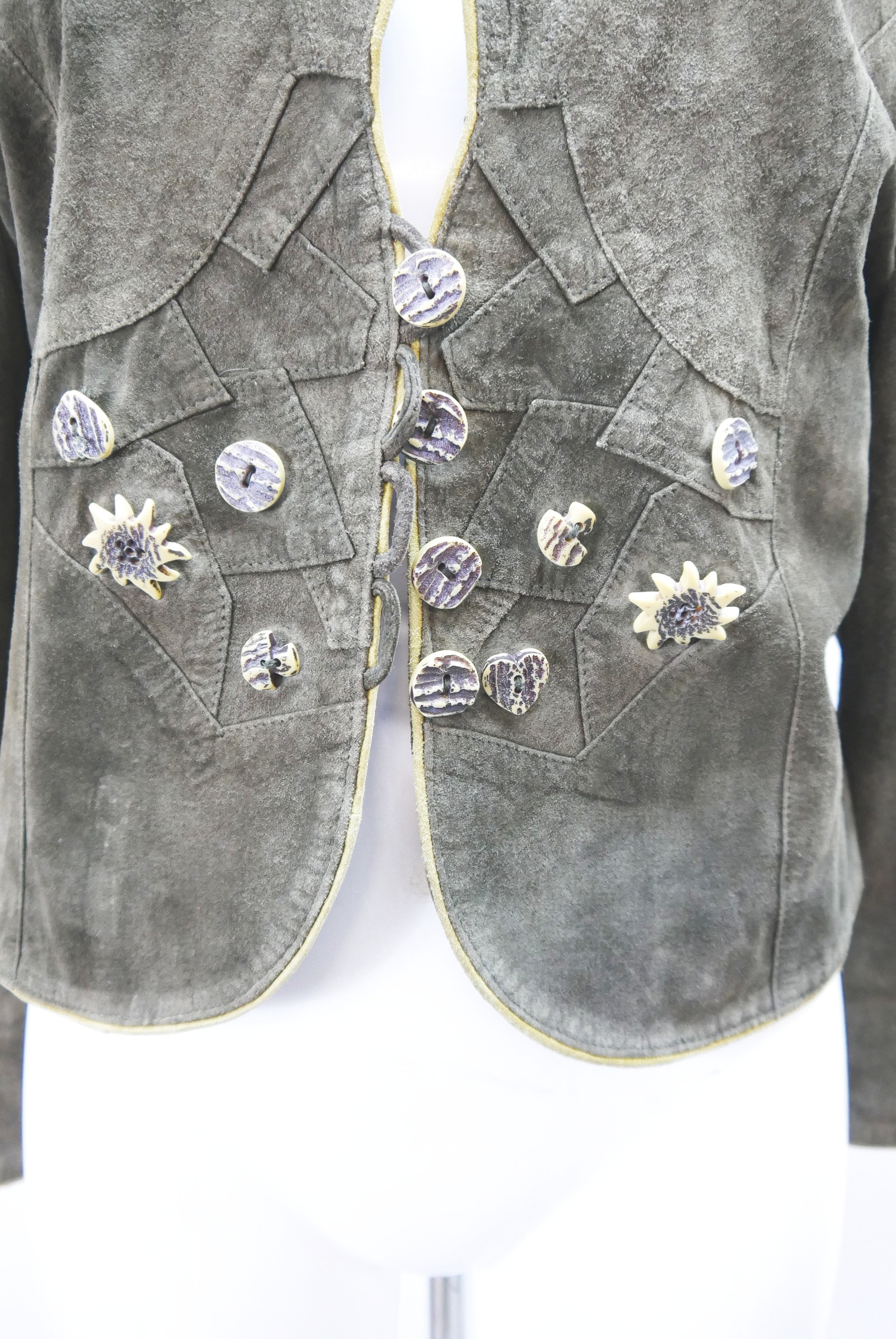 lederjacke-blazer-vintage-janker-damen-trachenjacke-leder-jacke-trachten-kurz-lang-sommer-individuell-tailliert-gebraucht-second-hand-80er-90er-lederjacke-dalo044-59