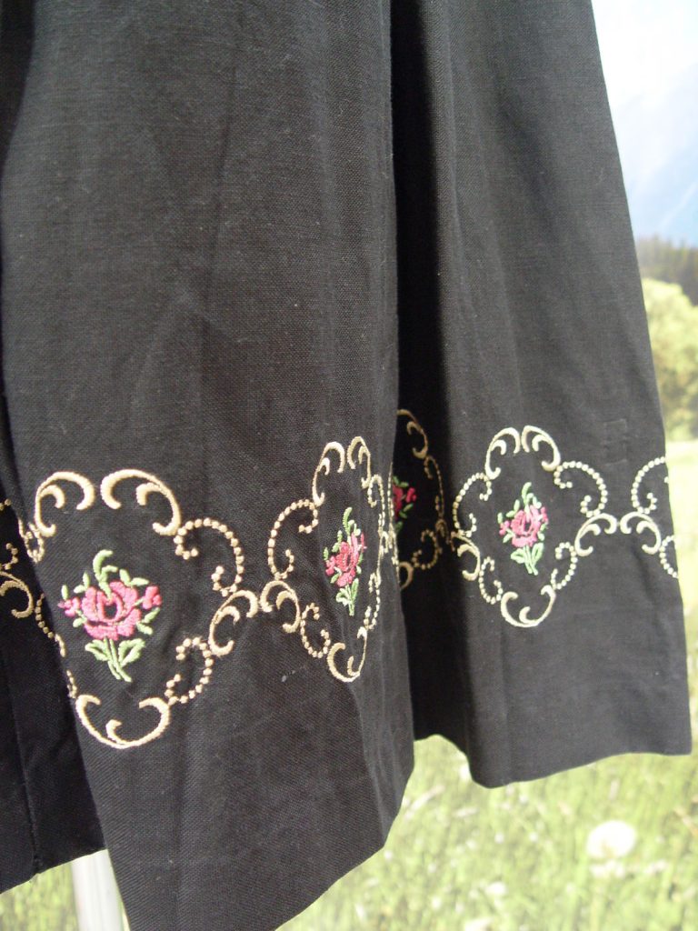 original-70er-Vintage-mit-Stickerei-schwarz-und-kurz-Dirndl-ohne-Schrze-Gr46-202187892160-4