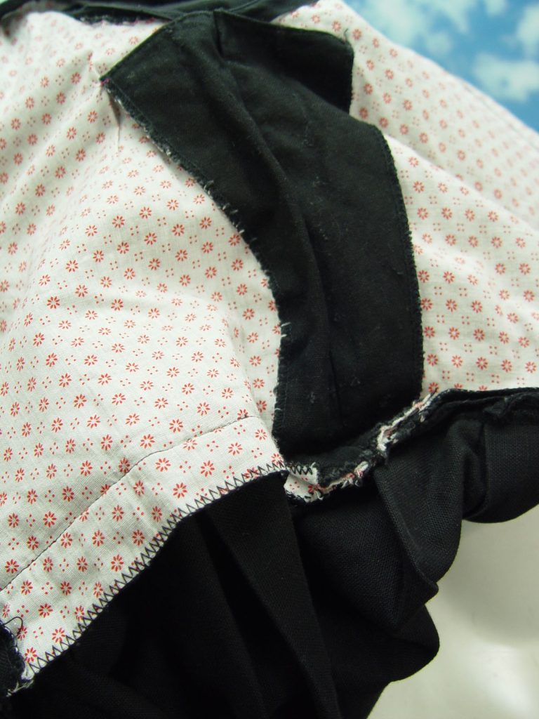 original-70er-Vintage-mit-Stickerei-schwarz-und-kurz-Dirndl-ohne-Schrze-Gr46-202187892160-5